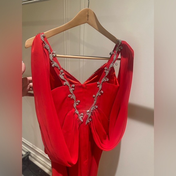 Beautiful Red Gown - Picture 4 of 5